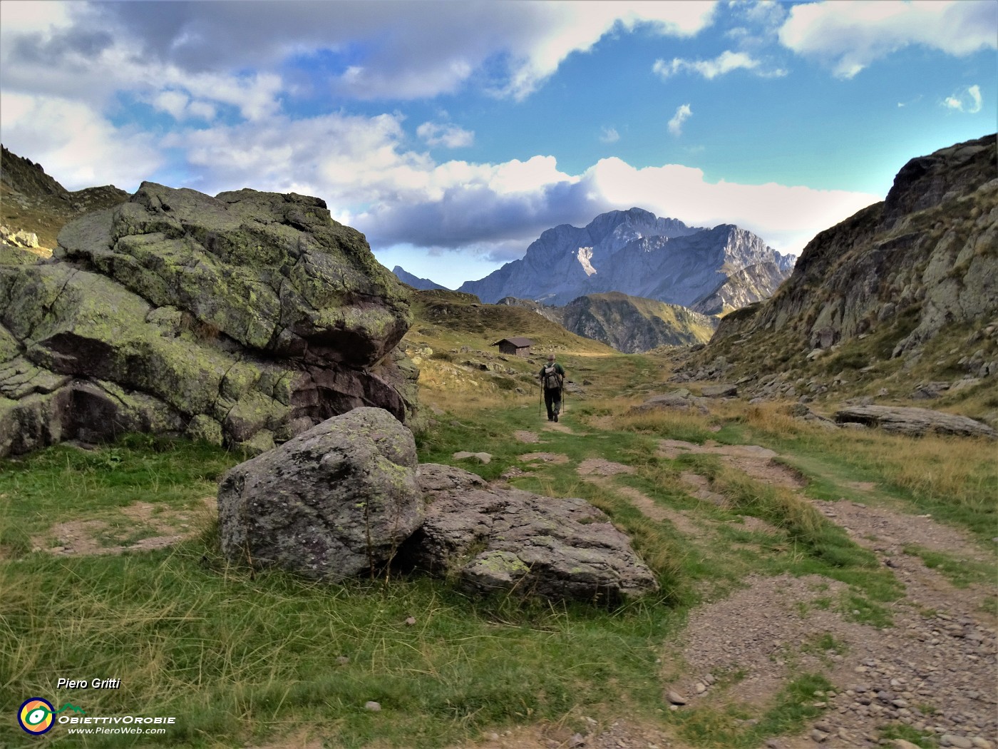 71 In discesa dal Passo di Mezzeno sul sent. 215.JPG
